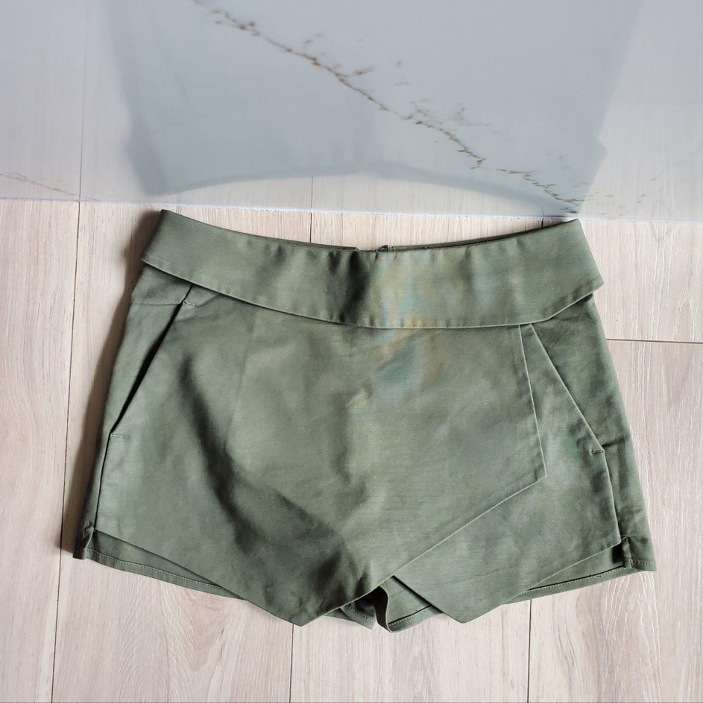 Aritzia Talula Skort Womens 0 Olive Talula‎ Micro Mini Skirt Pleated Bareback